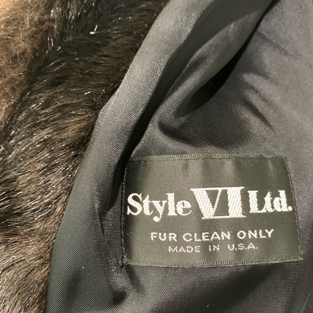 STYLE VI LTD FAUX FUR BLACK COAT WITH BROWN FAUX FUR COLLAR AND FRONT TRIM - Picture 10 of 16